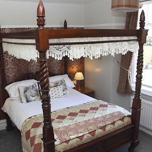 Double Room Four Poster Bed